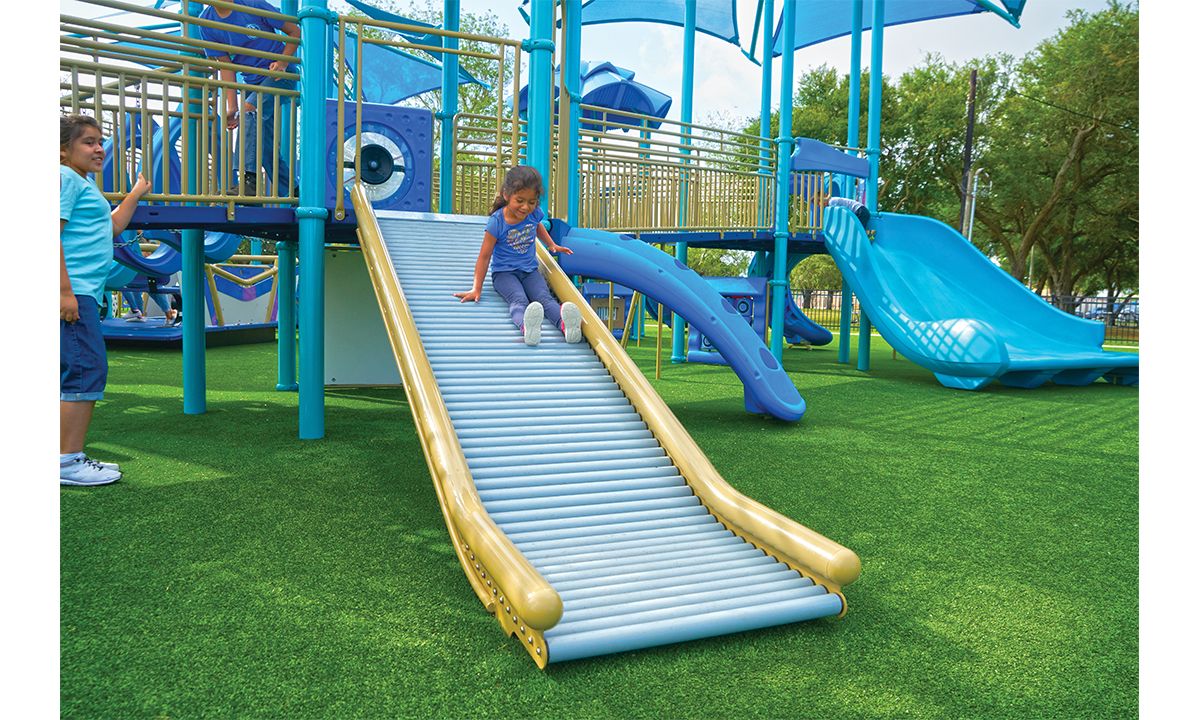 Freestanding playground roller slide